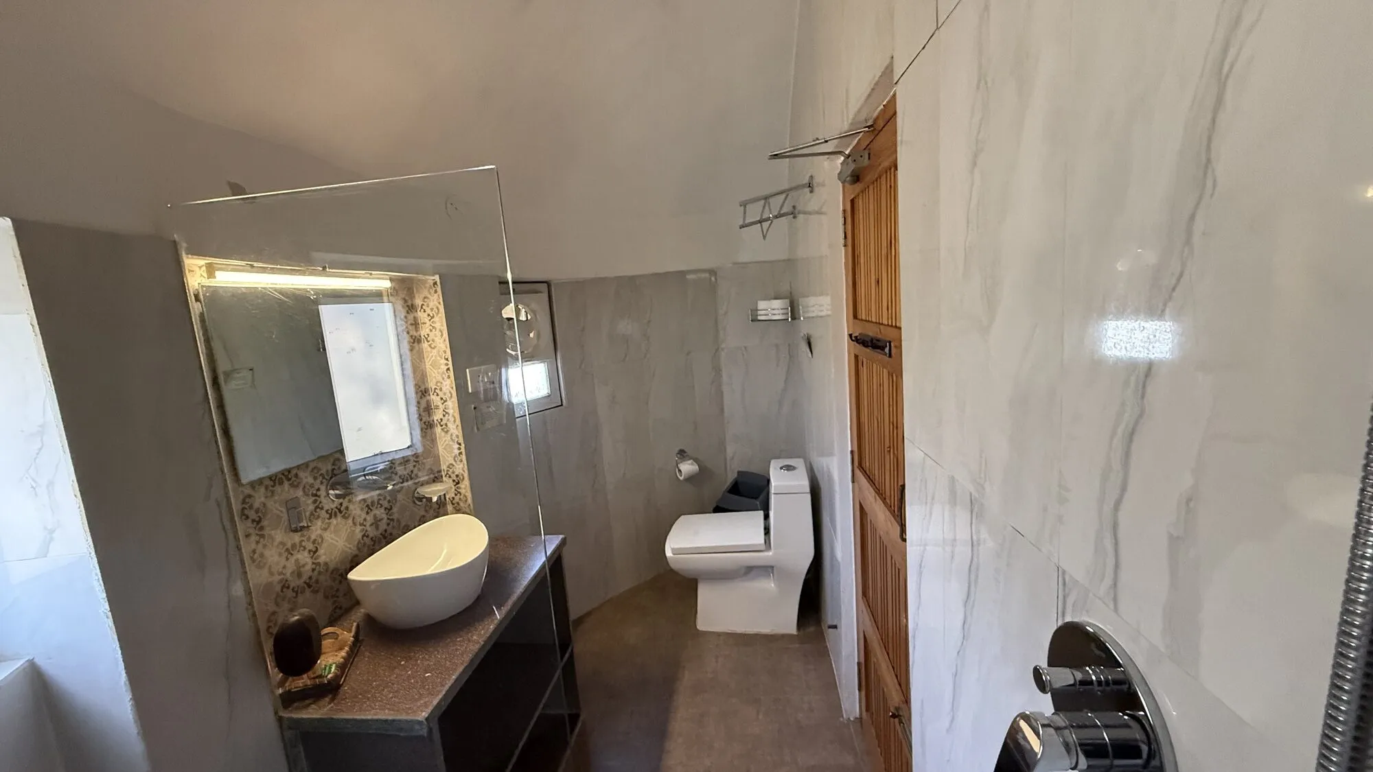 Master bedroom ensuite bathroom